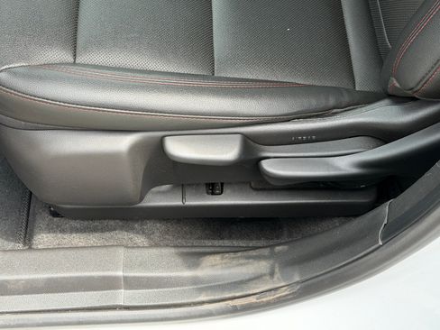 Used 2025 Chevrolet Trax RS w/ Sunroof Package FWD image 16