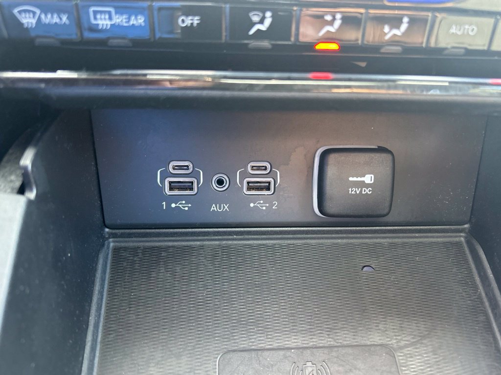 Used 2023 Jeep Grand Cherokee Laredo w/ Luxury Tech Group I RWD image 40