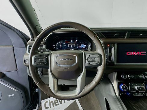 Used 2022 GMC Yukon XL Denali AWD/4WD image 11