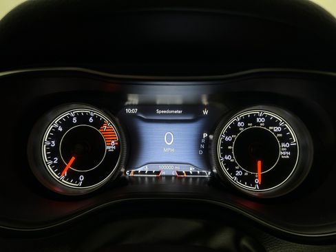 Used 2019 Jeep Cherokee Trailhawk w/ Comfort/Convenience Group image 17