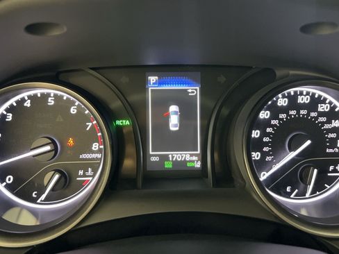 Used 2024 Toyota Camry SE w/ Convenience Package FWD image 18