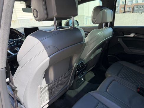 Used 2019 Audi SQ5 Premium Plus w/ Premium Plus Package AWD/4WD image 18