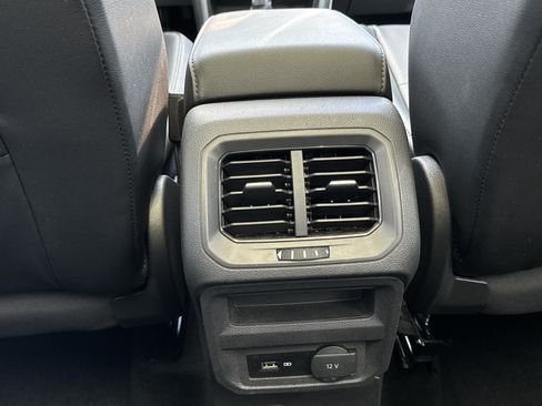 Used 2019 Volkswagen Tiguan SE w/ Panoramic Sunroof Package AWD/4WD image 16