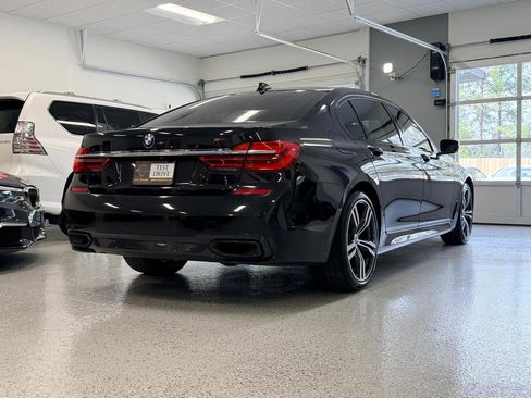 Used 2019 BMW 740i w/ M Sport Package image 9