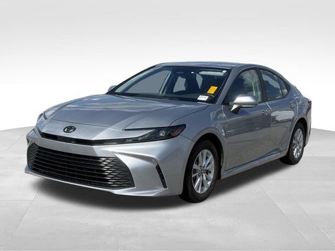 Used 2025 Toyota Camry LE FWD image 1