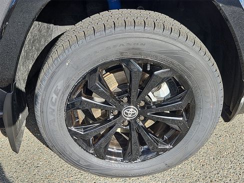 Used 2024 Toyota RAV4 SE image 10