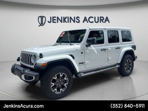 Used 2026 Jeep Wrangler Unlimited Sahara AWD/4WD image 7