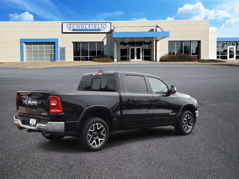 Used 2025 RAM 1500 Laramie AWD/4WD image 3
