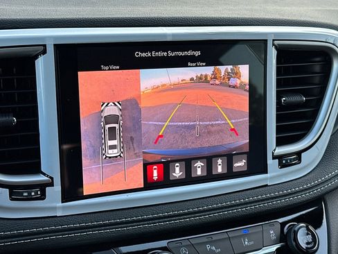 New 2026 Chrysler Pacifica Select image 17