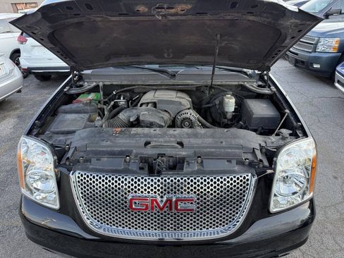 Used 2011 GMC Yukon Denali AWD/4WD image 30
