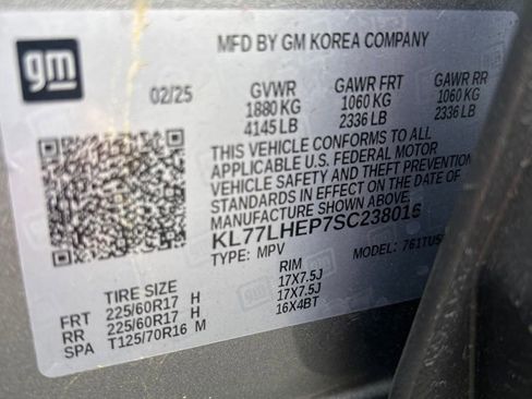 Used 2025 Chevrolet Trax LT w/ LT Convenience Package FWD image 3