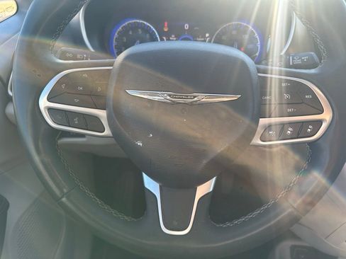 Used 2024 Chrysler Pacifica Touring-L image 24