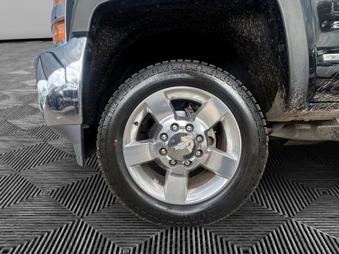 Used 2016 Chevrolet Silverado 2500 LTZ w/ Duramax Plus Package RWD image 9
