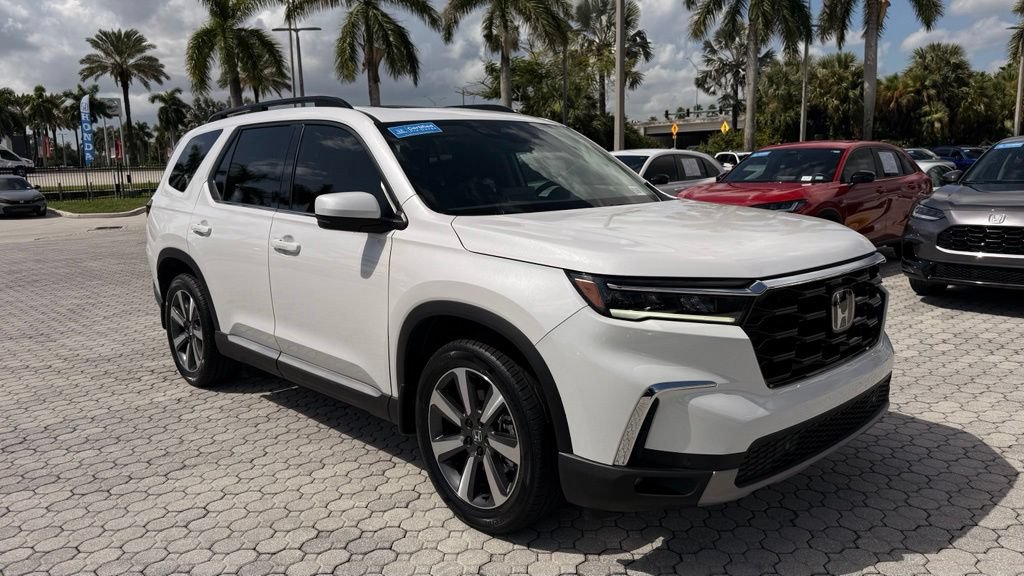 Certified 2025 Honda Pilot Touring image 15