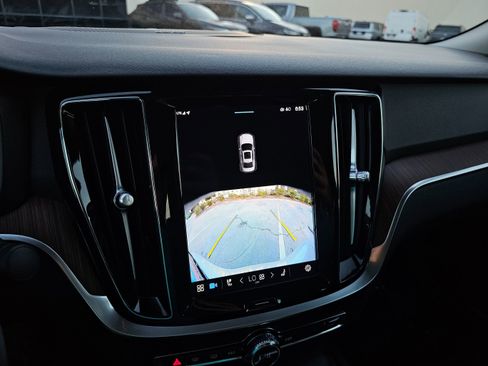 Used 2024 Volvo S60 B5 Plus image 28