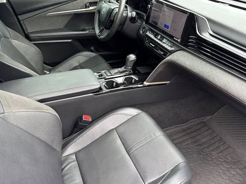 Used 2025 Toyota Camry XLE w/ Premium Plus Package FWD image 19