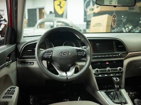 Used 2020 Hyundai Elantra SE FWD image 16