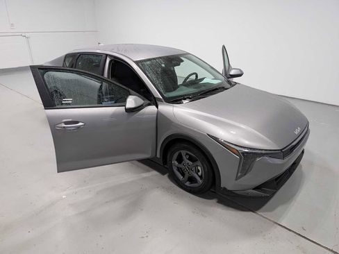 Certified 2025 Kia K4 FWD image 16