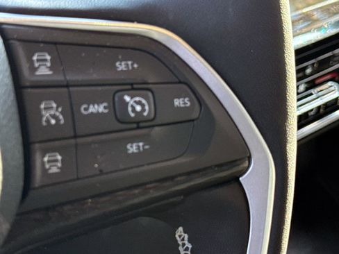 Used 2025 Jeep Grand Cherokee L Altitude AWD/4WD image 10