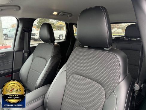 Used 2024 Ford Escape SE image 9