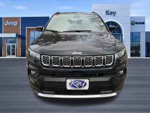 Used 2025 Jeep Compass Limited image 9