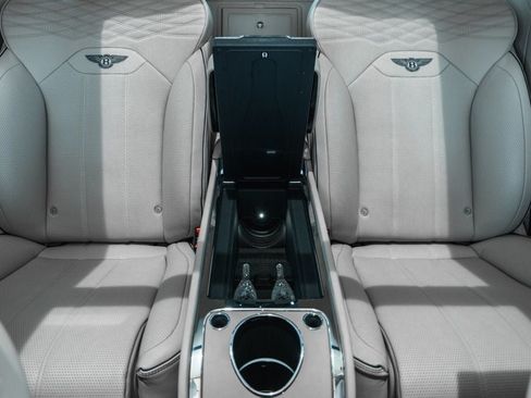 Used 2023 Bentley Bentayga Extended Wheelbase AWD/4WD image 25