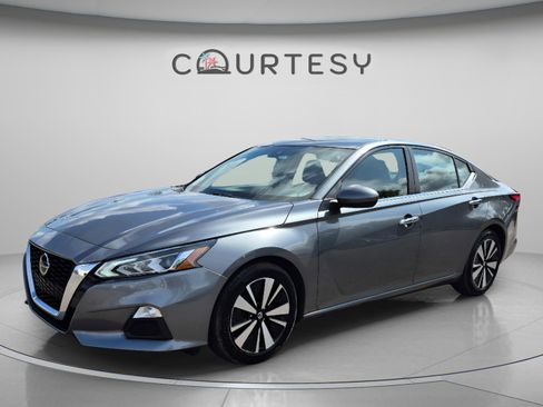 Certified 2022 Nissan Altima 2.5 SV FWD image 1