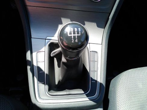 Used 2017 Volkswagen Golf S FWD image 17