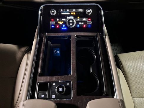 Used 2024 Lincoln Navigator Reserve image 21