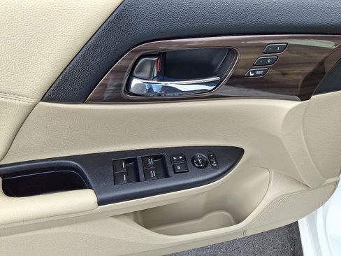 Certified 2017 Honda Accord EX-L image 12