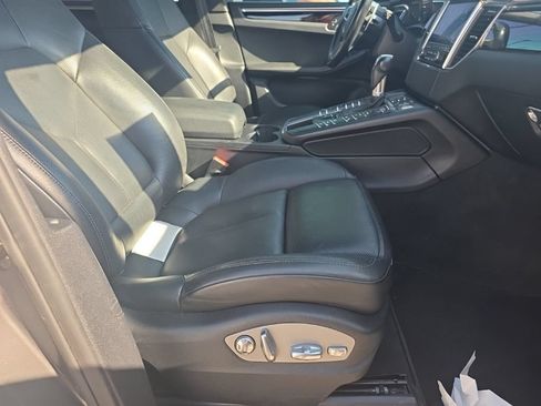 Used 2018 Porsche Macan Sport Edition AWD/4WD image 30
