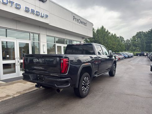 Used 2024 GMC Sierra 2500 Denali Ultimate AWD/4WD image 3