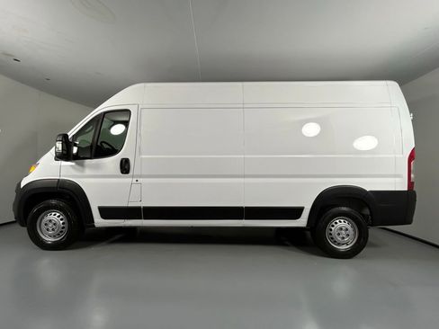 Used 2025 RAM ProMaster 2500 w/ Convenience Group FWD image 4