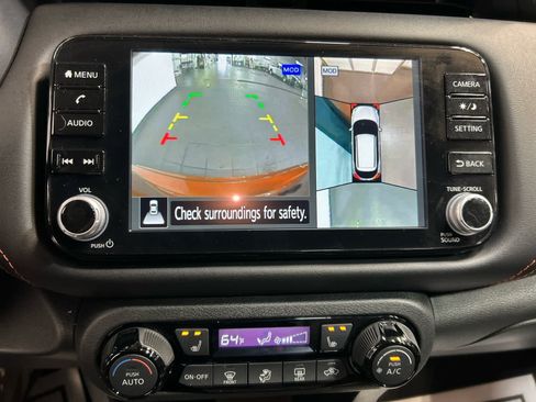 Used 2023 Nissan Kicks SR w/ SR Premium Package FWD image 6