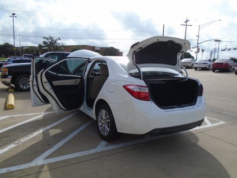 Used 2014 Toyota Corolla LE FWD image 19