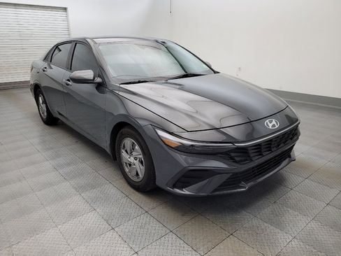 Used 2025 Hyundai Elantra SE FWD image 13