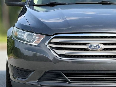 Used 2016 Ford Taurus SE FWD image 14
