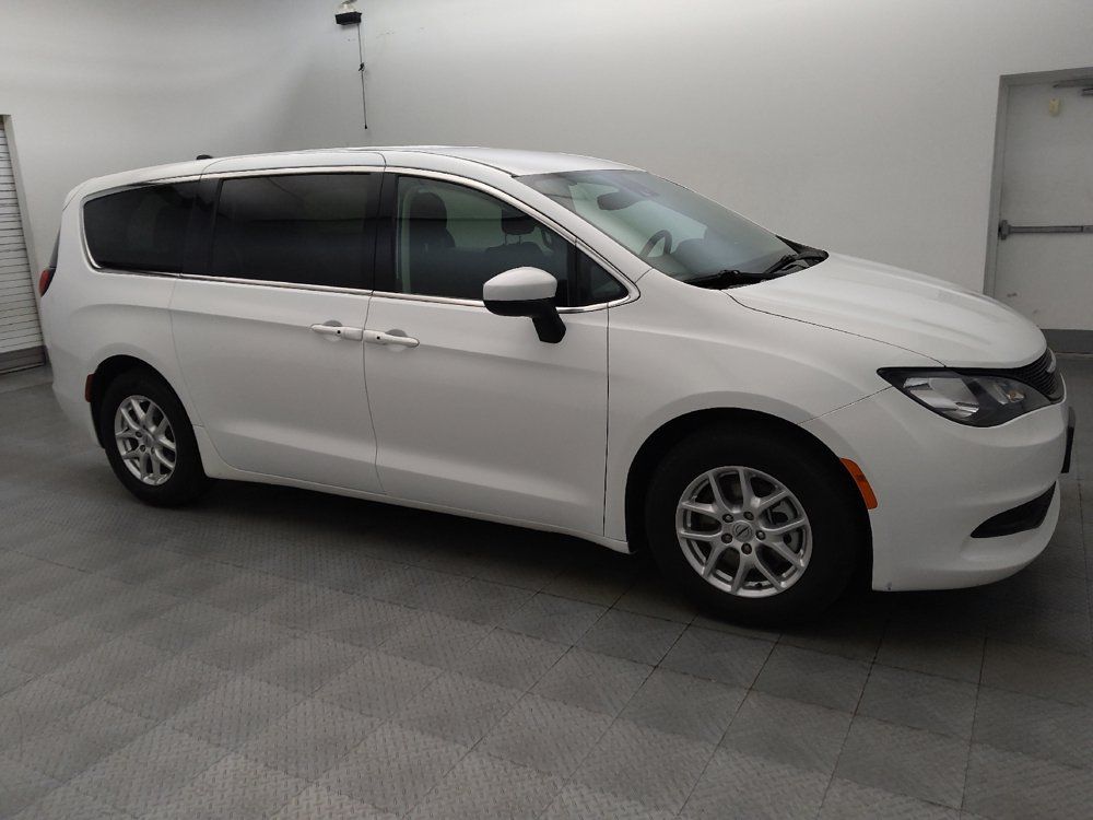 Used 2023 Chrysler Voyager LX FWD image 11