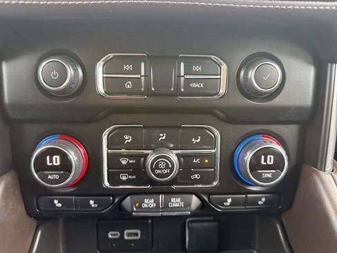 Used 2023 Chevrolet Tahoe Z71 w/ Luxury Package AWD/4WD image 25