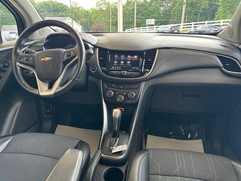 Used 2018 Chevrolet Trax LT w/ LT Convenience Package AWD/4WD image 27