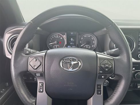 Used 2022 Toyota Tacoma TRD Off-Road image 21