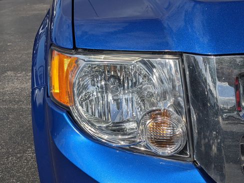 Used 2011 Ford Escape XLS w/ 101A Rapid Spec Order Code image 8