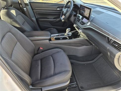 Certified 2024 Nissan Altima 2.5 SV w/ SV Premium Package image 10