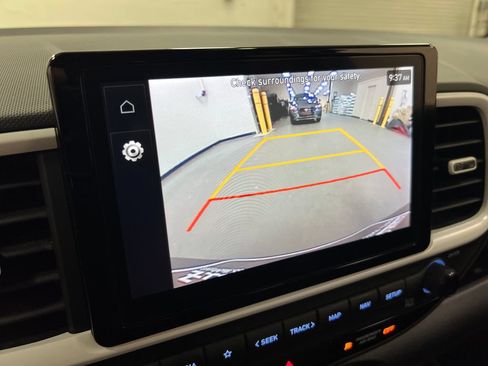 Used 2023 Hyundai Venue Limited w/ Cargo Package FWD image 21