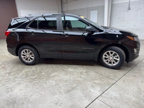 Used 2021 Chevrolet Equinox LS w/ LS Convenience Package image 6