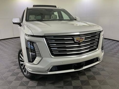 Used 2025 Cadillac Escalade ESV Premium Luxury Platinum AWD/4WD image 8