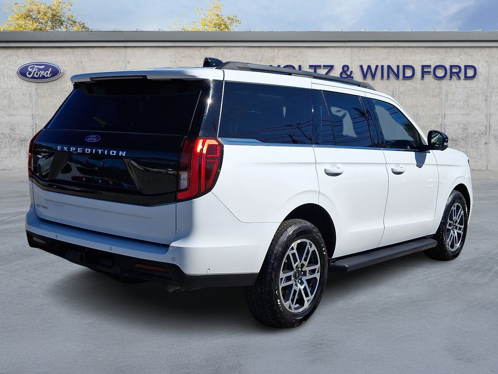 Used 2025 Ford Expedition Active AWD/4WD image 6