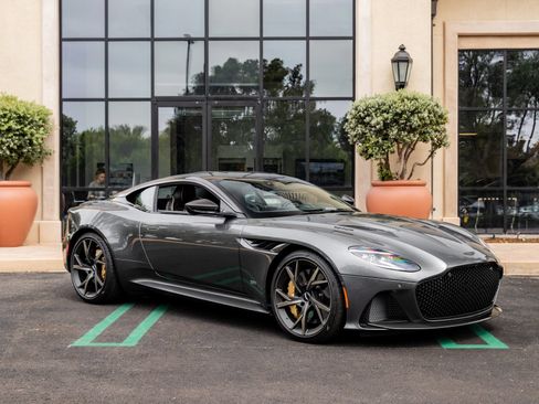 Used 2019 Aston Martin DBS Superleggera RWD image 1