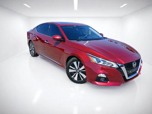 Used 2019 Nissan Altima 2.5 SV FWD image 2