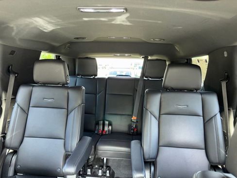 Used 2021 Cadillac Escalade Luxury AWD/4WD image 25